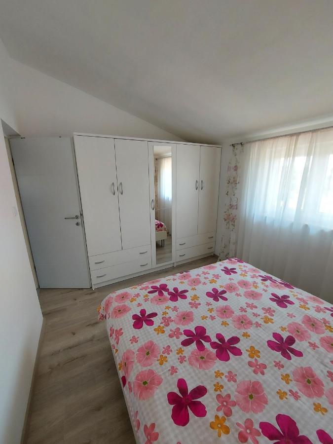 Apartman Ana Štinjan Eksteriør bilde