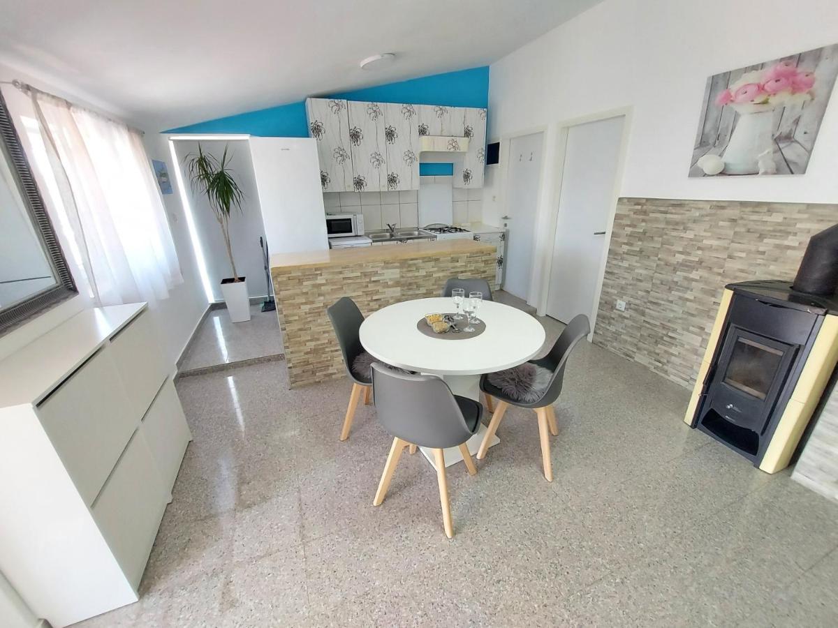 Apartman Ana Štinjan Eksteriør bilde