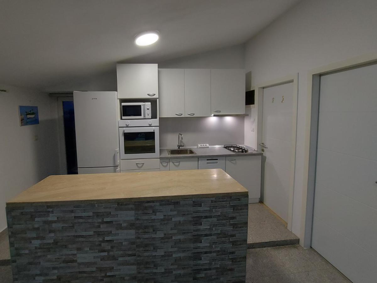 Apartman Ana Štinjan Eksteriør bilde